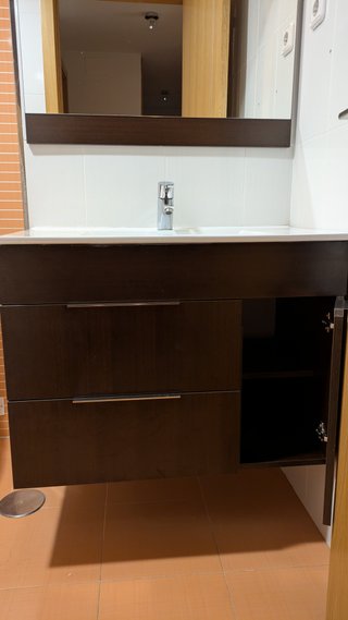 Mueble baño suspendido lavabo cerámica y espejo