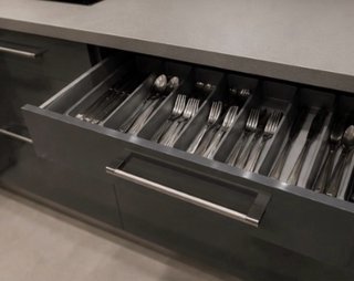 Cocina gris, cocina moderna, muebles de cocina