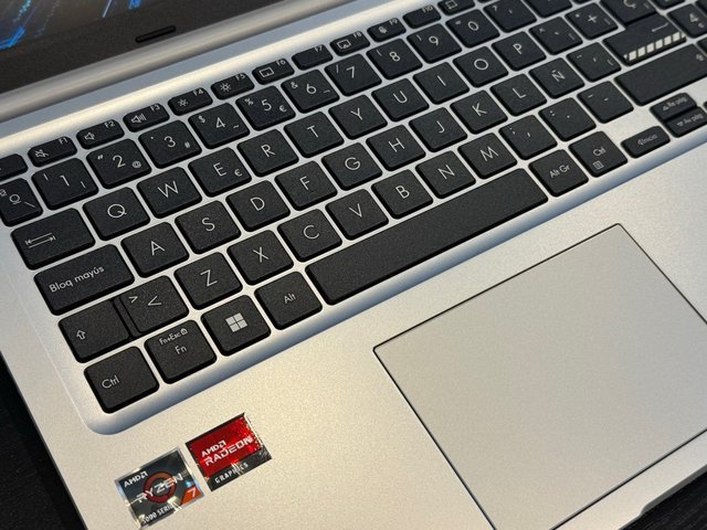PORTÁTIL ASUS VIVOBOOK 15 R7 16GB 512GB