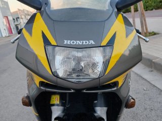Honda CBR 600 F3 Sportbike Amarilla y Gris.