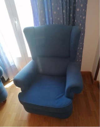 2 sillones orejeros azules