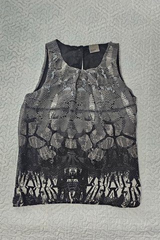 Blusa sin mangas estampada Talla M