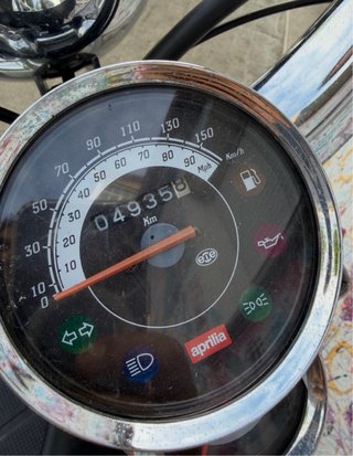 Moto Scooter Aprilia 125 Negra y Plateada