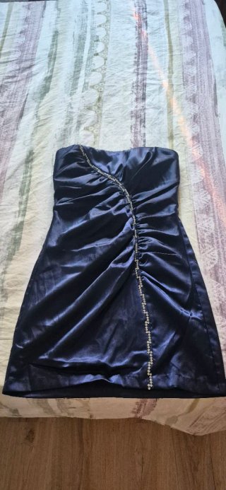 Vestido azul de fiesta con pedrería