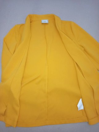Blazer mostaza abierta