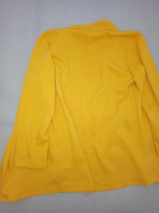 Blazer mostaza abierta