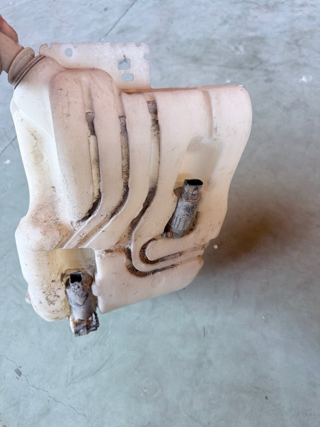 Depósito limpiaparabrisas Nissan Qashqai J10
