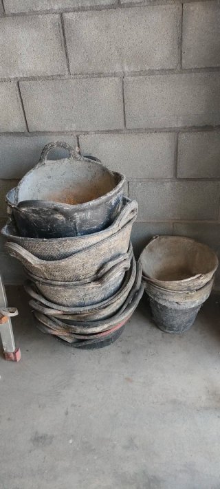 Cubos y gavetas de obra