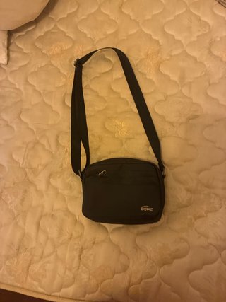 Bolso bandolera Lacoste negro