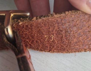 Cinturón Moschino Piel Marrón Hebilla Dorada