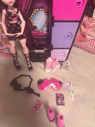 Muñeca Monster High Draculaura con Armario