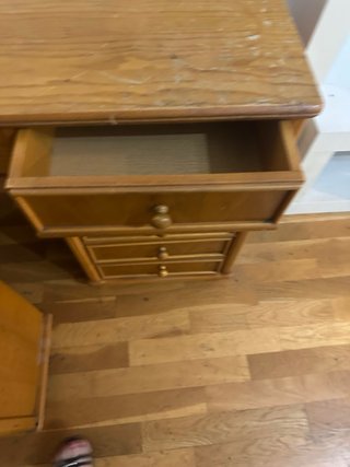 Escritorio y mesita de noche madera