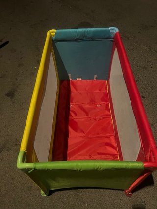 Cuna de viaje multicolor