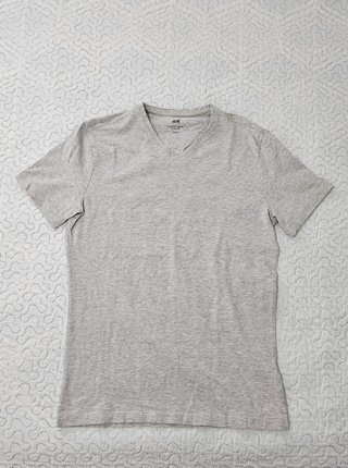 Camiseta H&M Gris Cuello V Talla M
