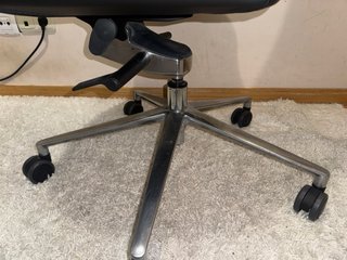 Silla de oficina INCLASS Piel Negra Diseño