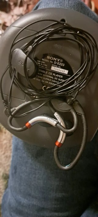 Walkman Sony D-E223 CD Player + Auriculares Origin