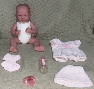 Muñeca bebé recién nacida