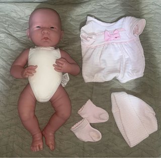 Muñeca bebé recién nacida
