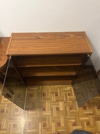 Mueble madera y cristal