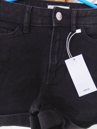 Pantalón corto Mango negro talla S
