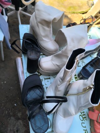 Sandalias negras YUU JOU