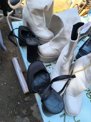 Sandalias negras YUU JOU