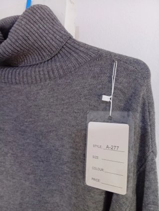 Vestido de invierno cuello alto gris