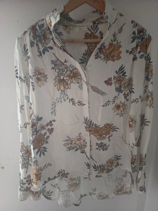 Camisa floral verde y rosa
