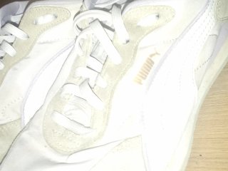 Zapatillas Puma Beige y Blancas