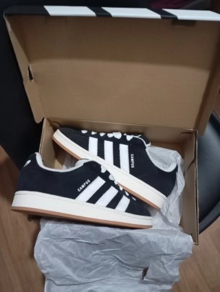 Zapatillas Adidas Negras y Blancas