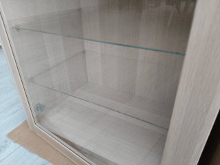 Mueble expositor Ikea madera y cristal