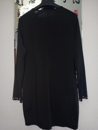 Vestido negro Zara con perlas