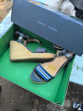 Sandalias cuña azul y negro