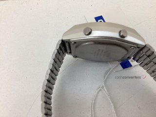 relojes digitales casio b640w