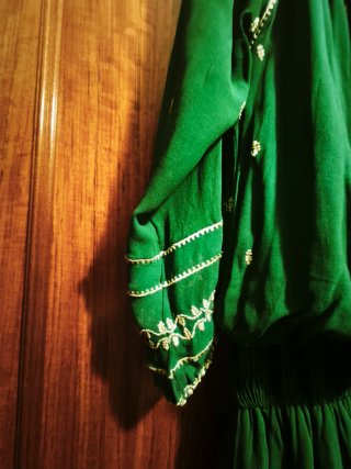 Vestido corto verde bordado