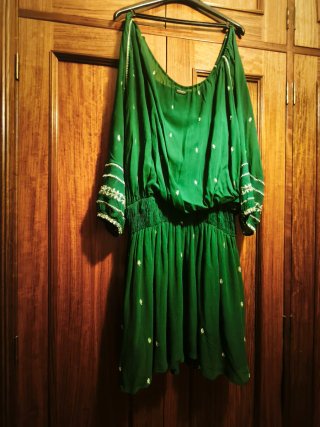 Vestido corto verde bordado