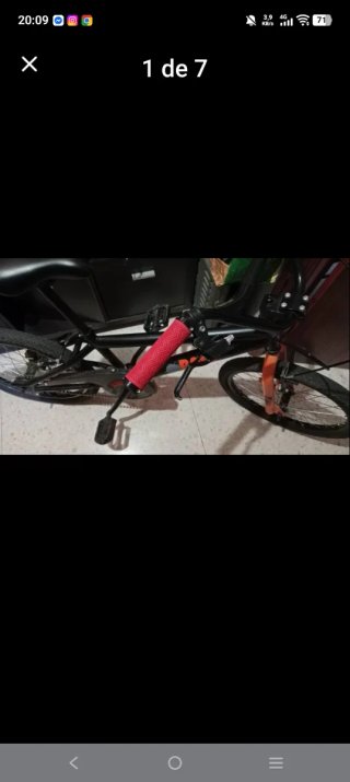 Bicicleta BMX arancione e nera