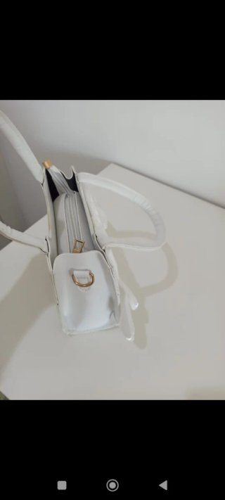 Bolso blanco con lazo