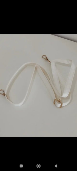 Bolso blanco con lazo