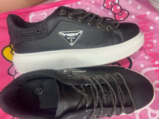 Tenis Prada Talla 39 con Brillantes