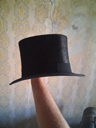 Sombrero de copa antiguo negro
