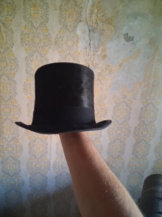 Sombrero de copa antiguo negro