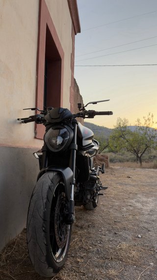 Ducati Monster 937 Negra
