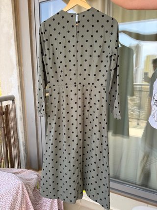 Vestido verde con lunares negros