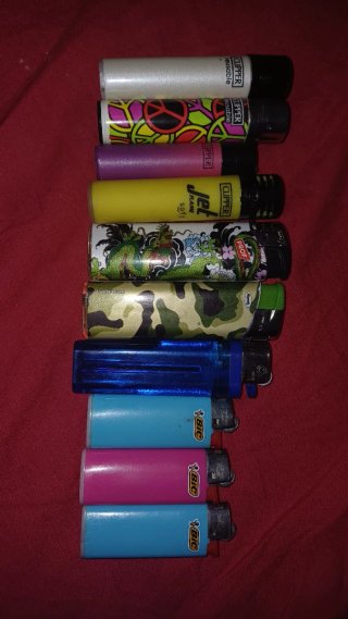 Lotto 10 accendini Clipper e Bic
