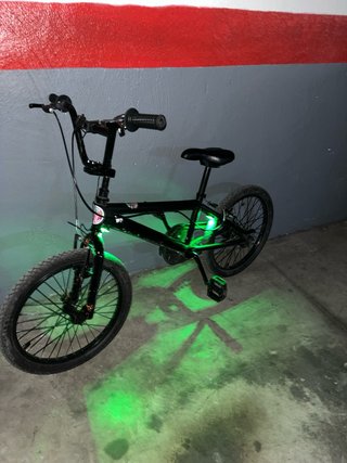 Bicicleta BMX Negra