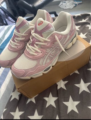 Zapatillas ASICS rosas y blancas