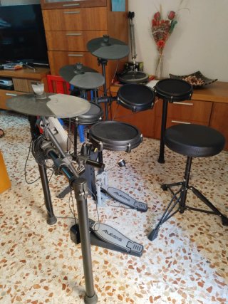 Batería Electrónica Alesis Nitro Mesh Kit