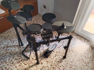 Batería Electrónica Alesis Nitro Mesh Kit
