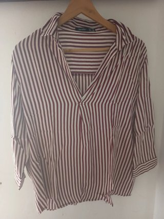 Camisa Bershka rayas roja y blanca Talla M